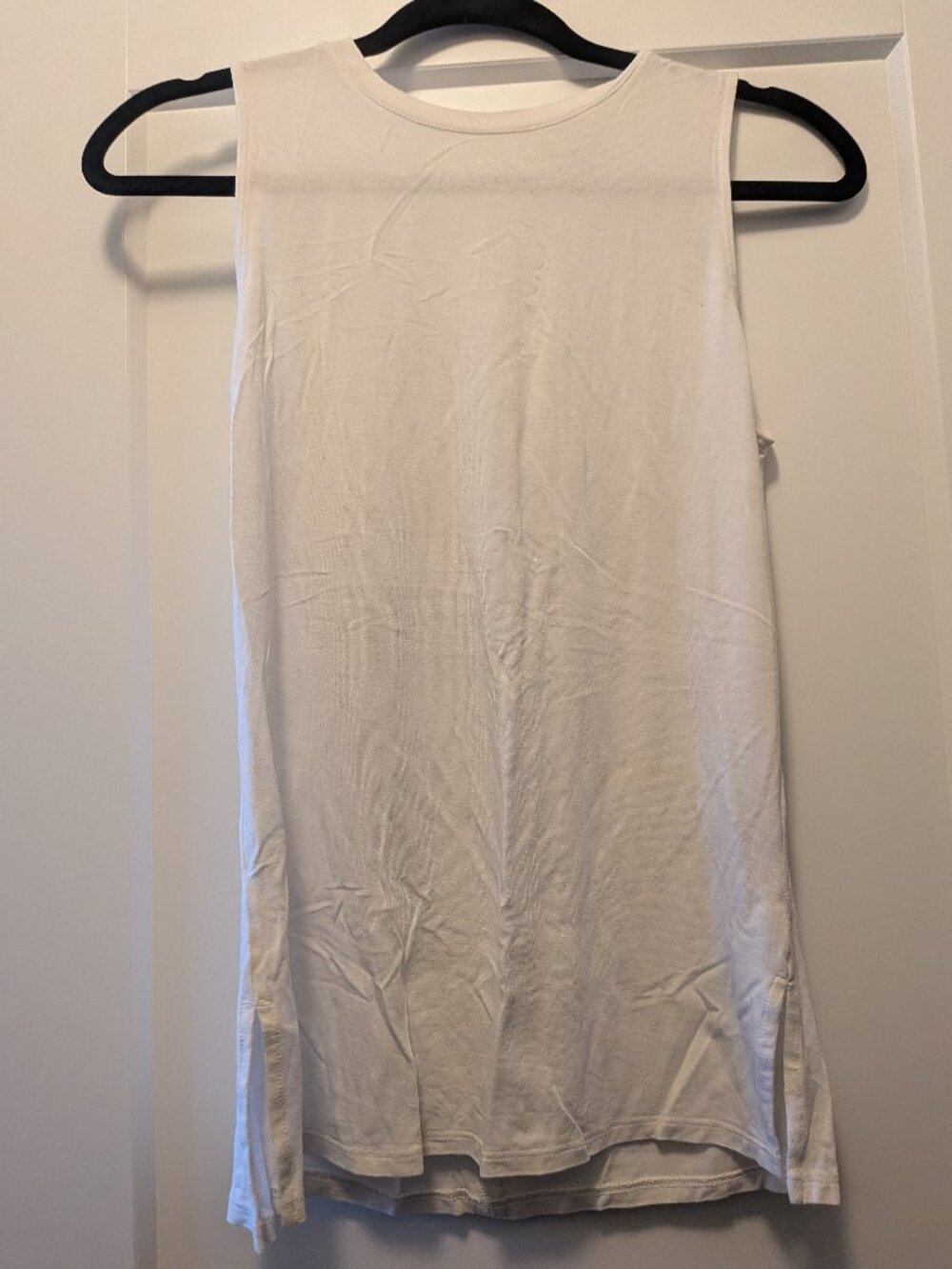 White RW and Co tank top with side slits - XS